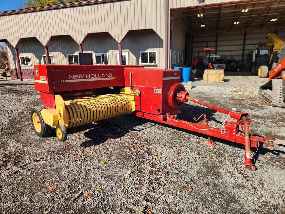 Image of New Holland 565 Primary image