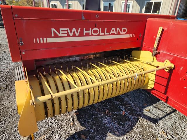 Image of New Holland 565 equipment image 3