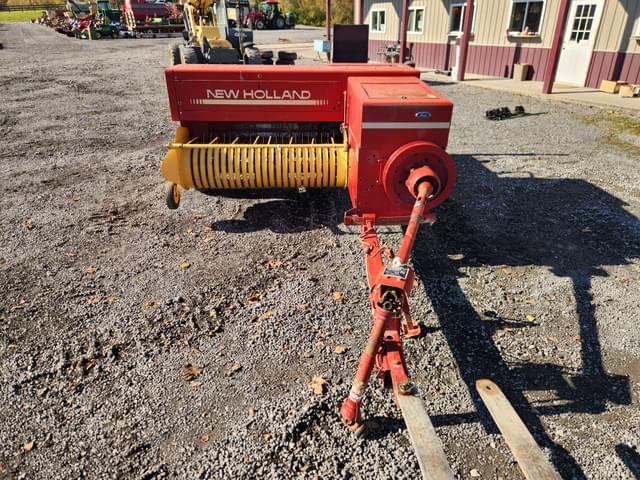 Image of New Holland 565 equipment image 1