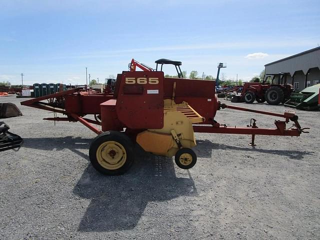 Image of New Holland 565 equipment image 1