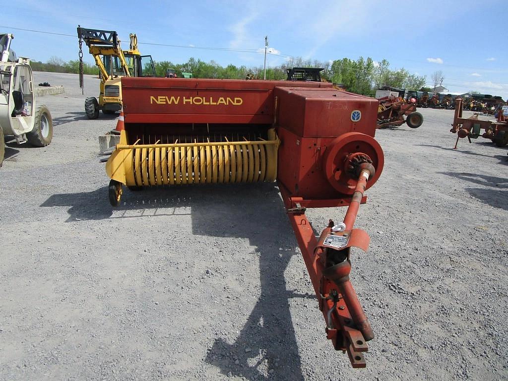 Image of New Holland 565 Primary image