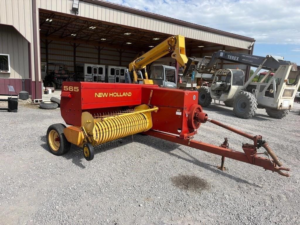 New Holland 565 Equipment Image0