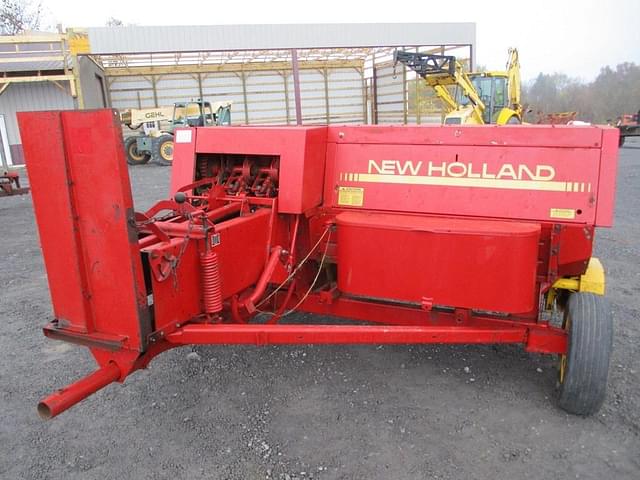 Image of New Holland 565 equipment image 3