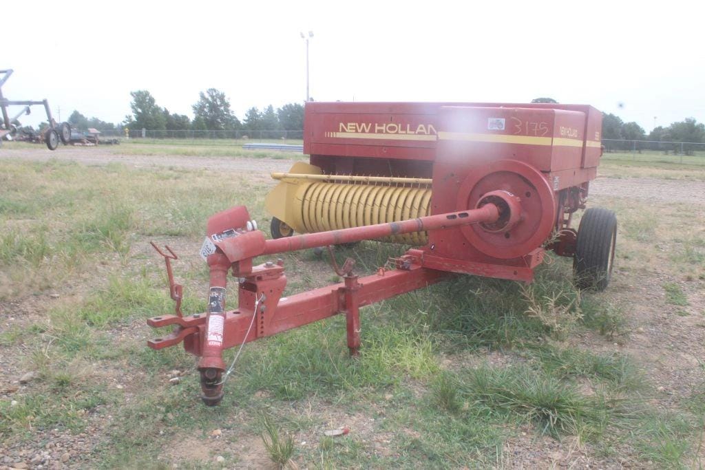 New Holland 565 Equipment Image0