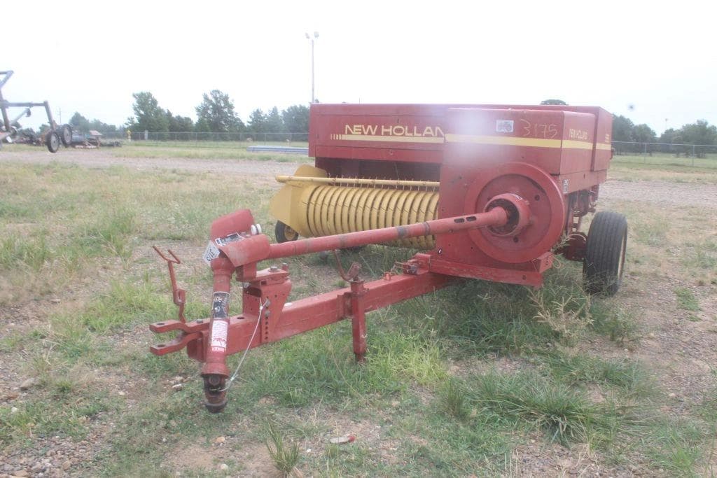 Image of New Holland 565 Primary image