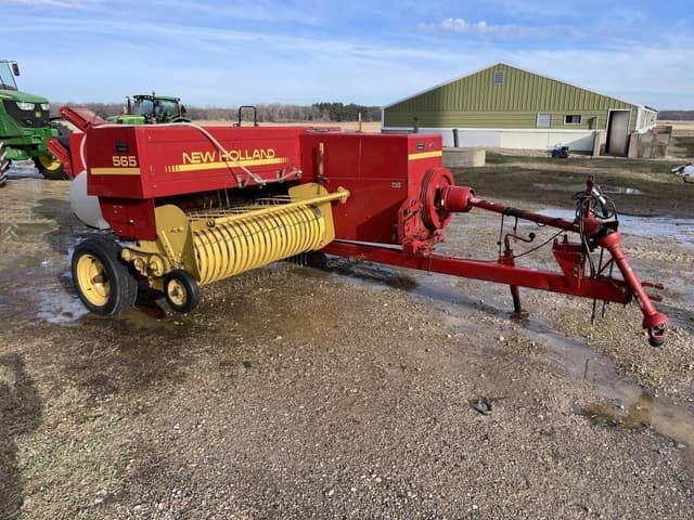 Image of New Holland 565 equipment image 1