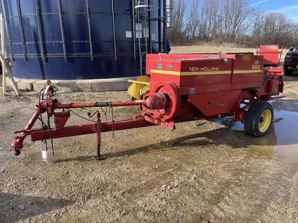 New Holland 565 Equipment Image0