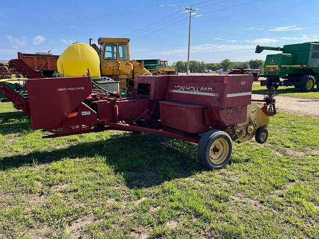 Image of New Holland 565 equipment image 2