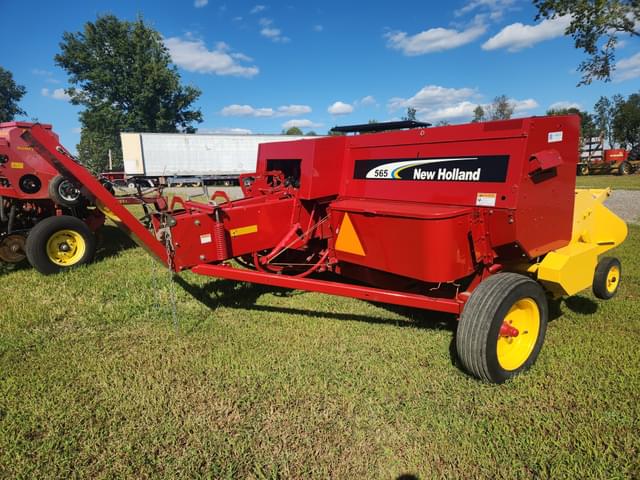 Image of New Holland 565 equipment image 1