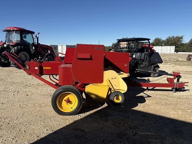 Image of New Holland 565 equipment image 1