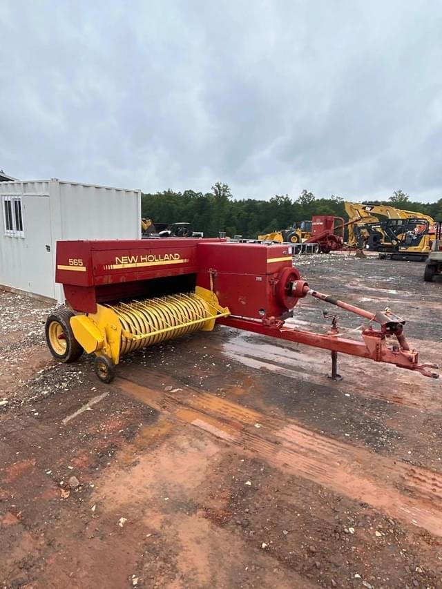 Image of New Holland 565 equipment image 1