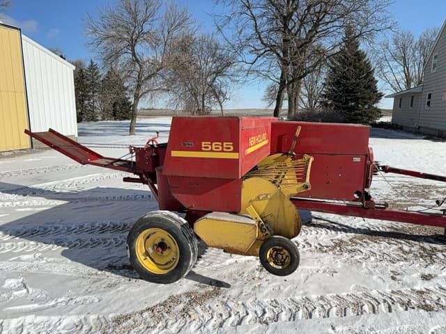 Image of New Holland 565 equipment image 2