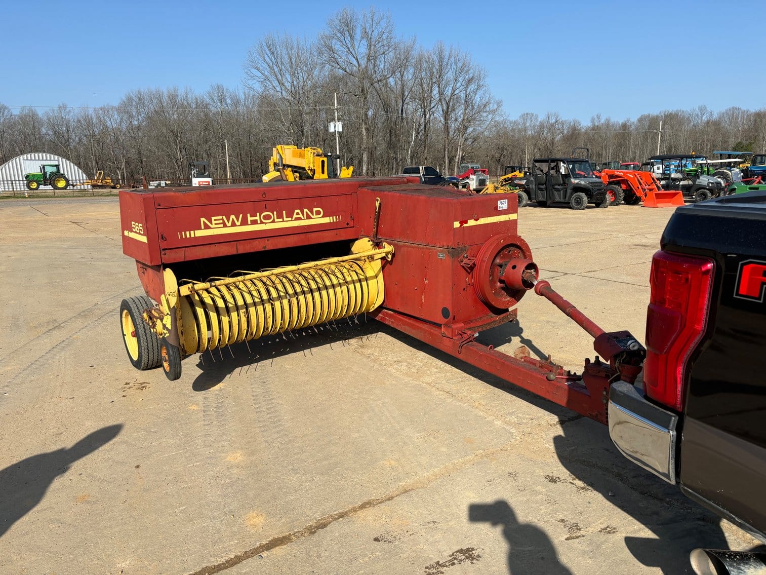 New Holland 565 Equipment Image0