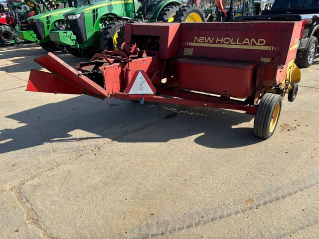 Image of New Holland 565 equipment image 4