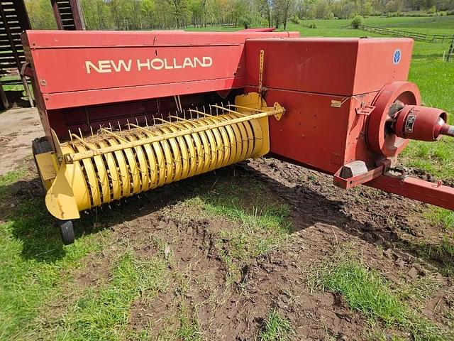 Image of New Holland 565 equipment image 1