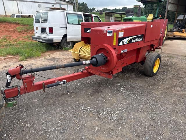 Image of New Holland 565 equipment image 4