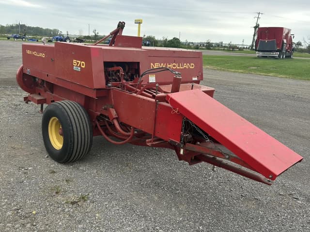 Image of New Holland 570 equipment image 4