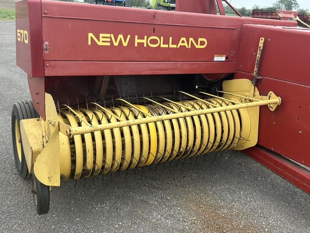 Image of New Holland 570 equipment image 2