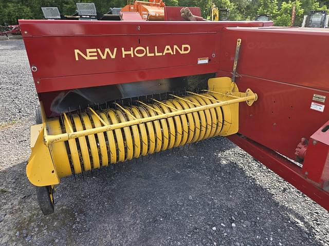 Image of New Holland 570 equipment image 3