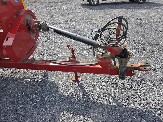 Image of New Holland 570 equipment image 1