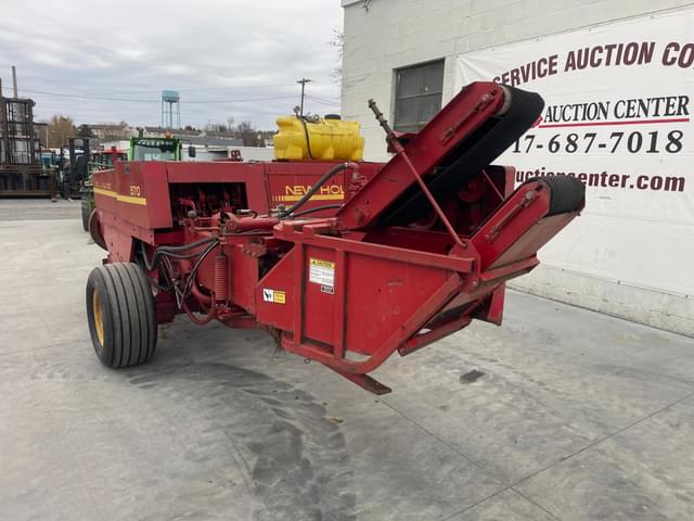 Image of New Holland 570 equipment image 3
