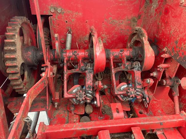 Image of New Holland 570 equipment image 4