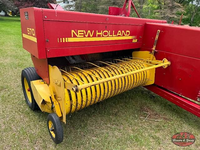 Image of New Holland 570 equipment image 4