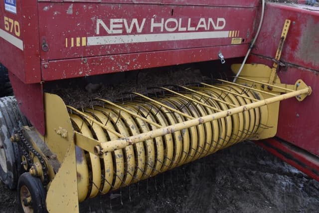 Image of New Holland 570 equipment image 2