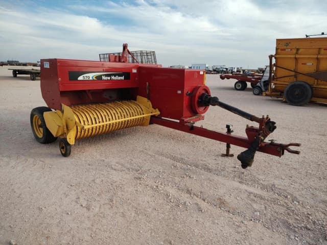 Image of New Holland 570 equipment image 3