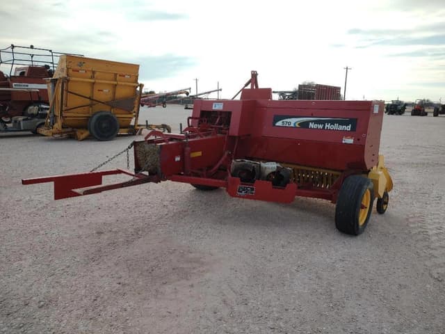 Image of New Holland 570 equipment image 2