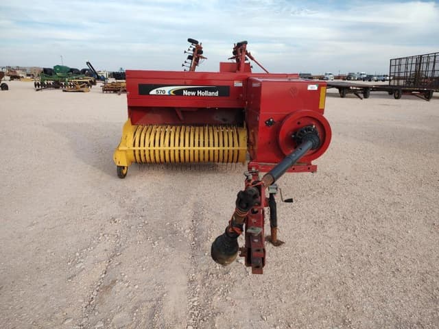 Image of New Holland 570 equipment image 4