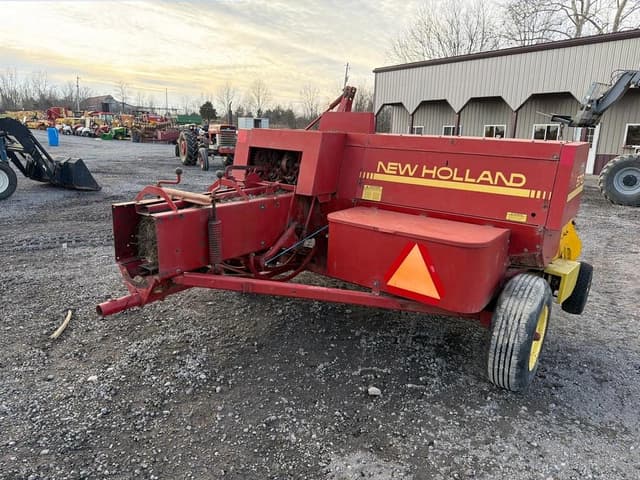 Image of New Holland 570 equipment image 4