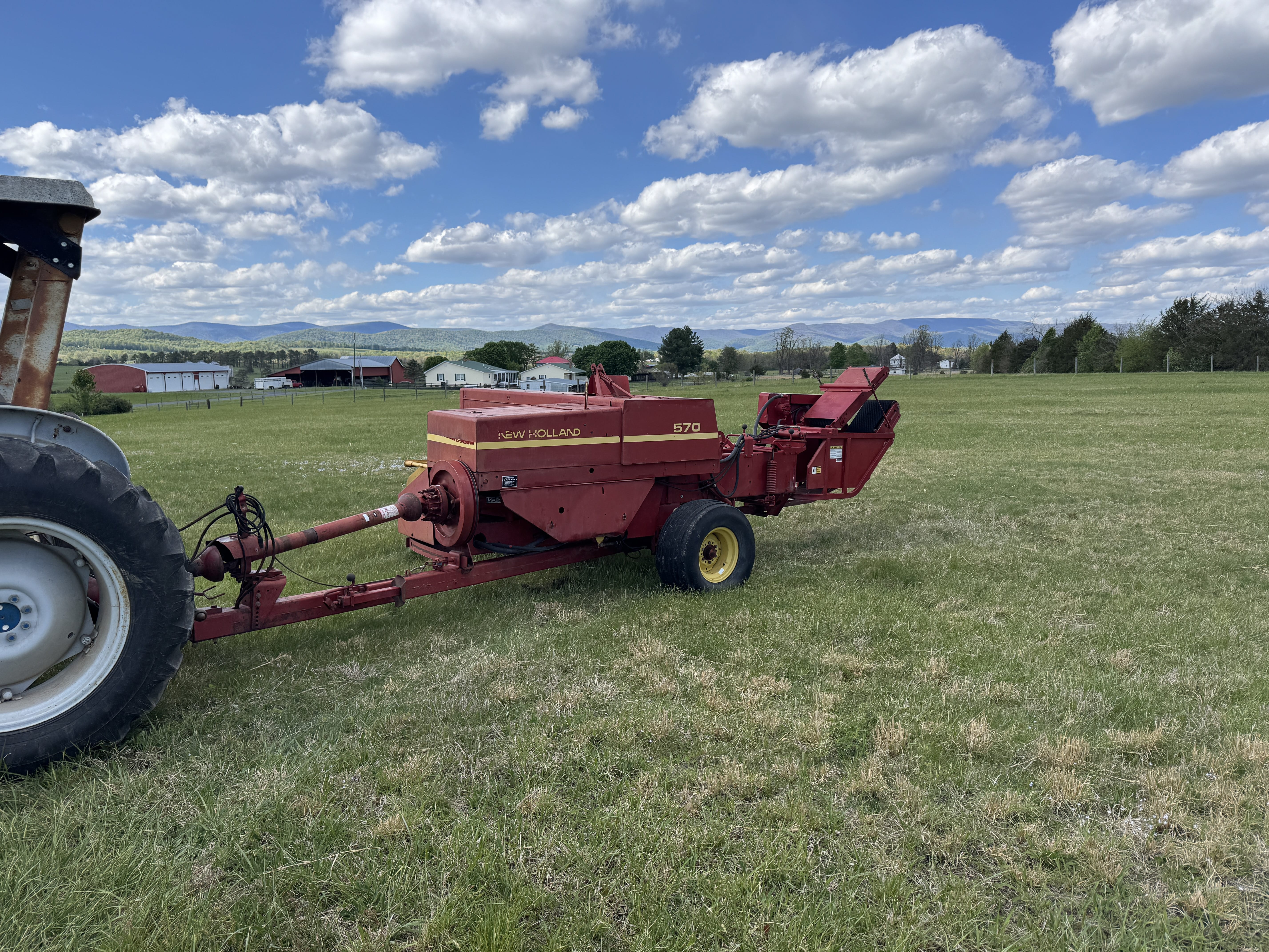 New Holland 570 Equipment Image0