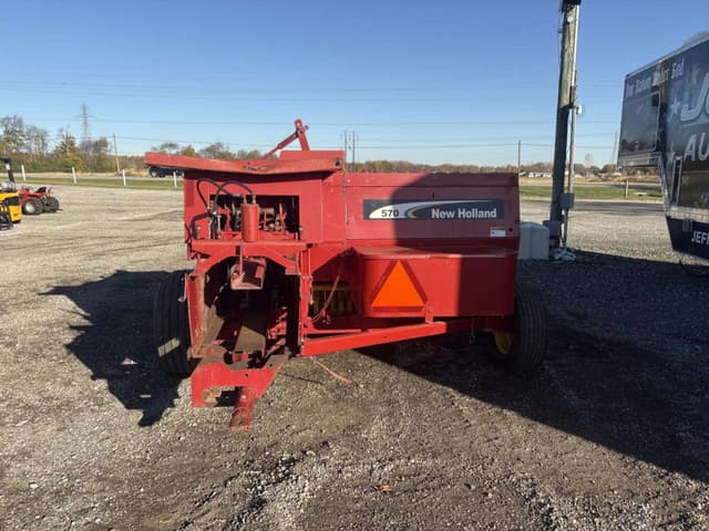 Image of New Holland 570 equipment image 2