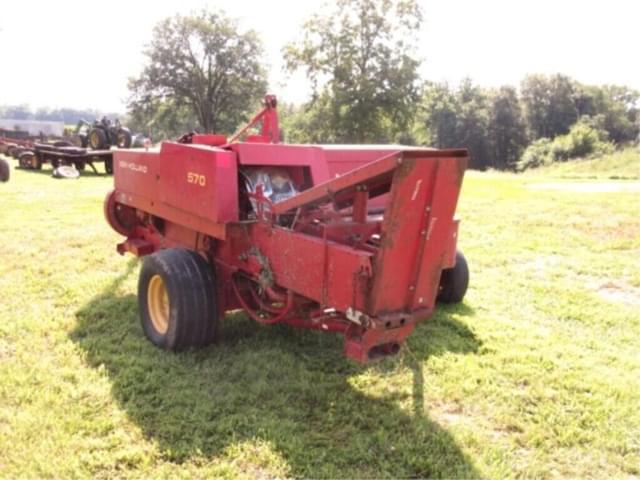Image of New Holland 570 equipment image 4