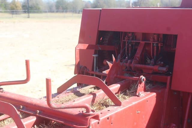 Image of New Holland 570 equipment image 4