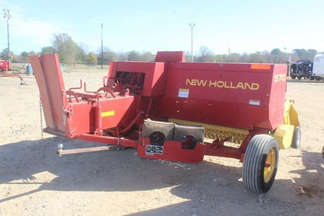 Image of New Holland 570 equipment image 3