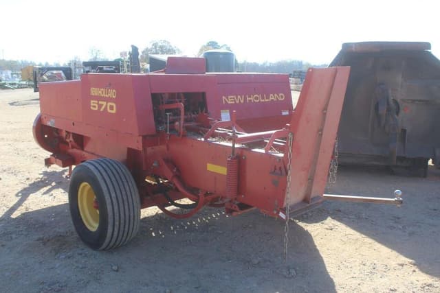 Image of New Holland 570 equipment image 2