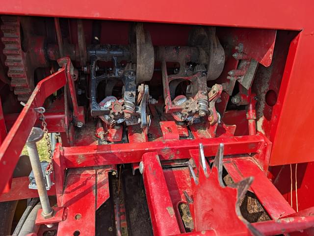 Image of New Holland 570 equipment image 4