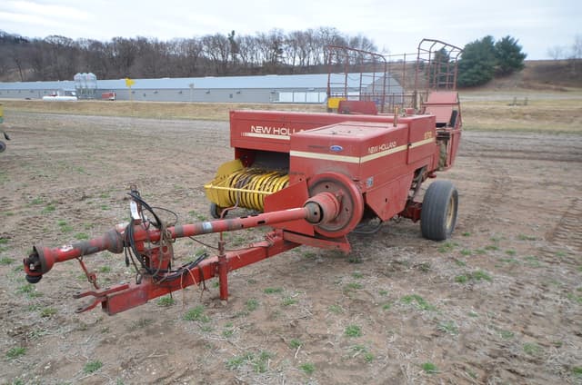 Image of New Holland 570 equipment image 3