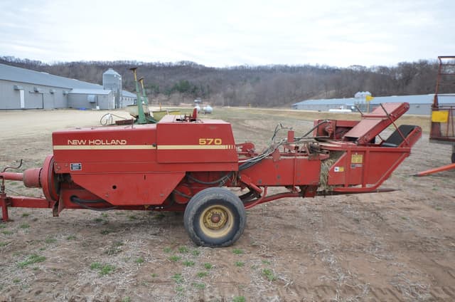 Image of New Holland 570 equipment image 2