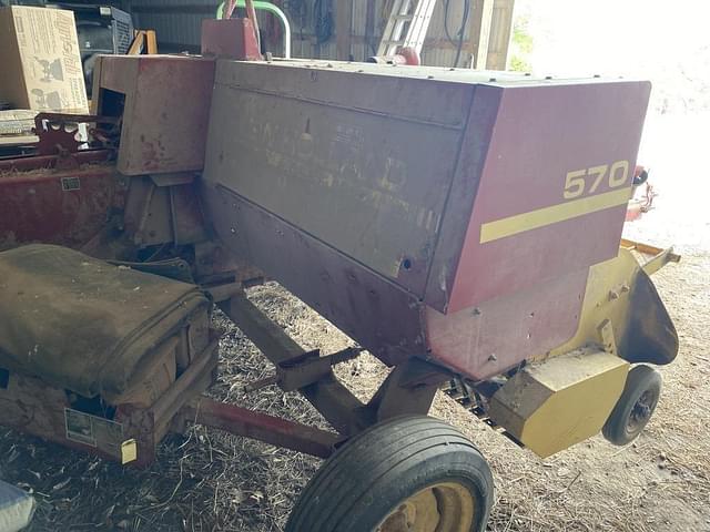 Image of New Holland 570 equipment image 4