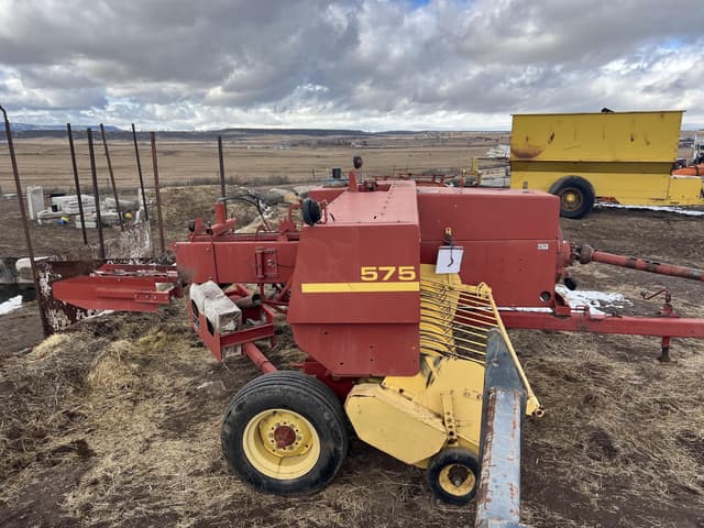 Image of New Holland 575 equipment image 1
