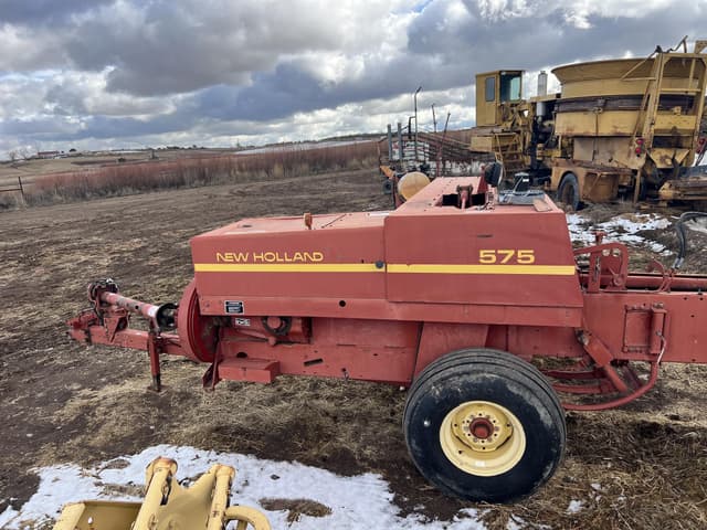 Image of New Holland 575 equipment image 4