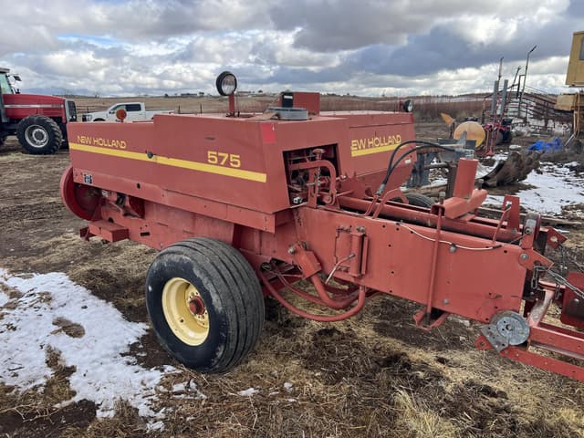 Image of New Holland 575 equipment image 3