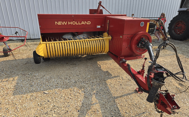 Image of New Holland 575 equipment image 1