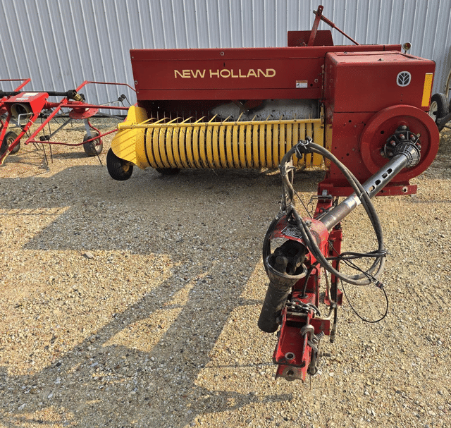 Image of New Holland 575 equipment image 2