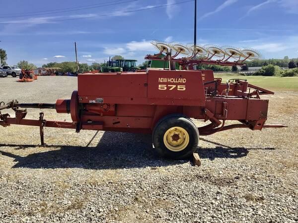 Image of New Holland 575 equipment image 4