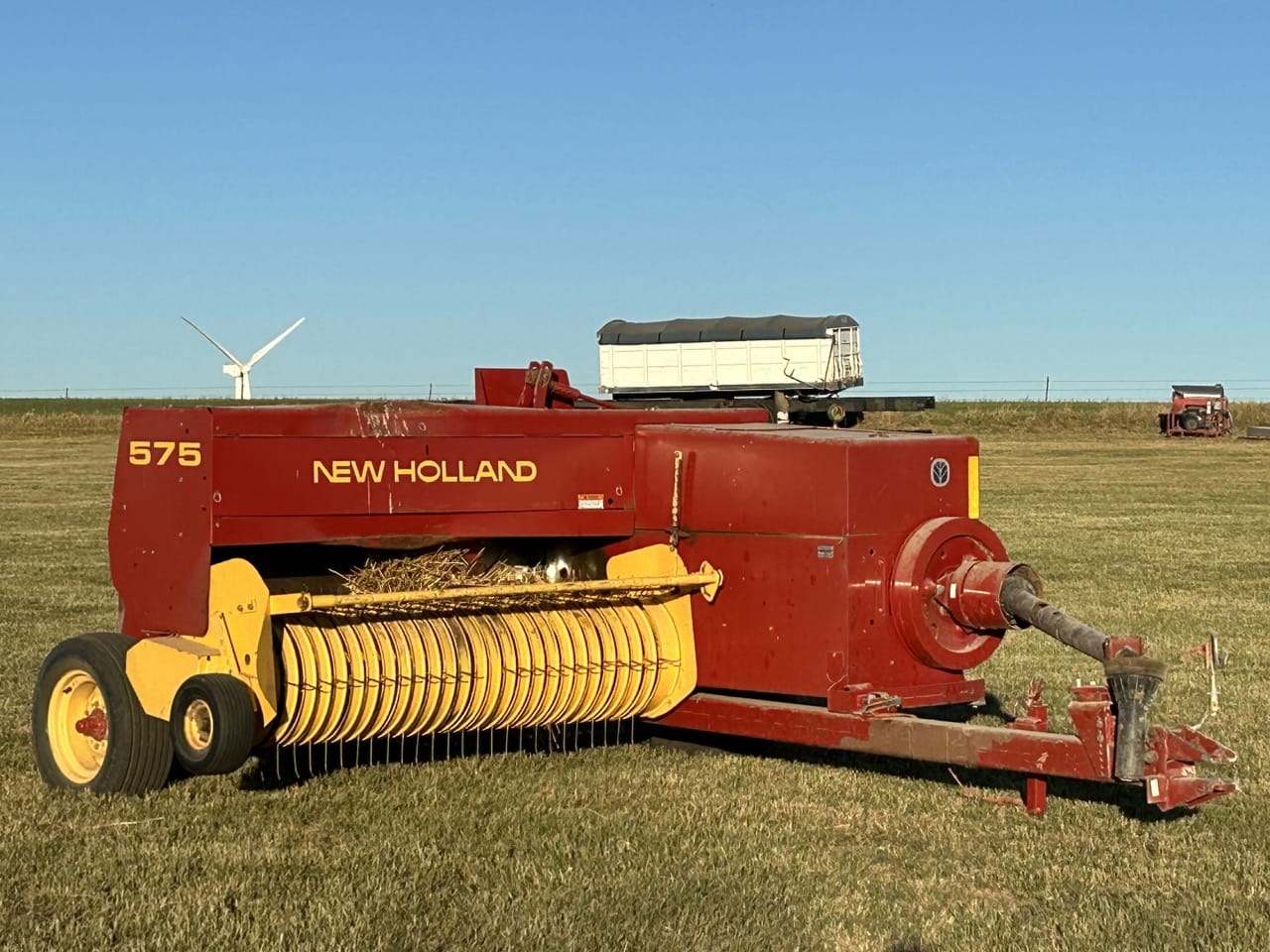 Main image New Holland 575