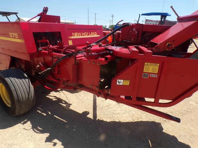 Image of New Holland 575 equipment image 4